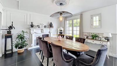 Maison - 344 m² - 12 pièces