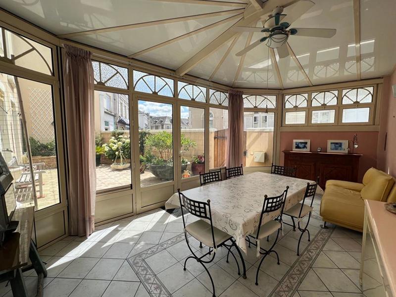 Maison - 208 m² - 8 pièces