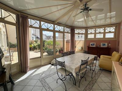 Maison - 208 m² - 8 pièces