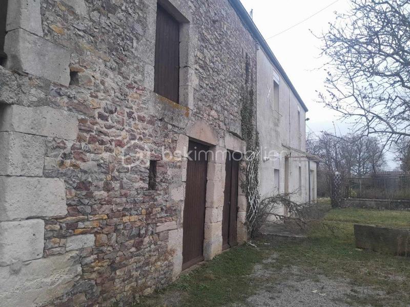 Maison - 650 m² - 6 pièces