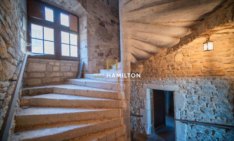 Propriété - 325 m² - 8 pièces