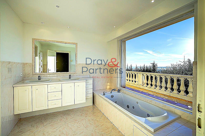 Villa - 260 m² - 6 pièces