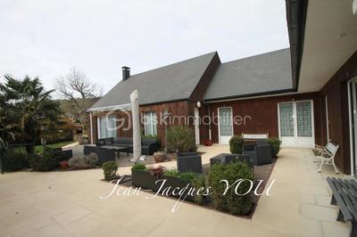 Maison traditionnelle - 310 m² - 13 pièces