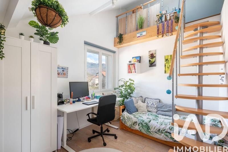 Maison - 210 m² - 7 pièces