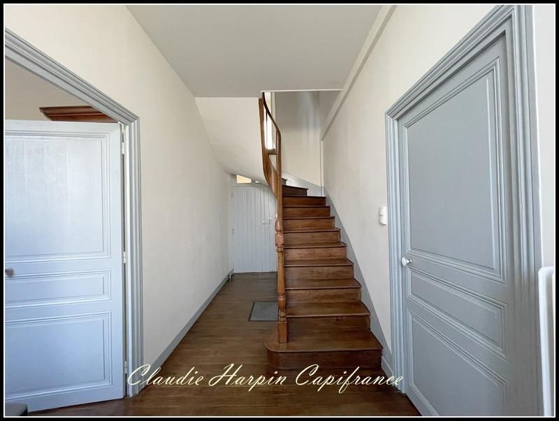 Maison - 246 m² - 10 pièces