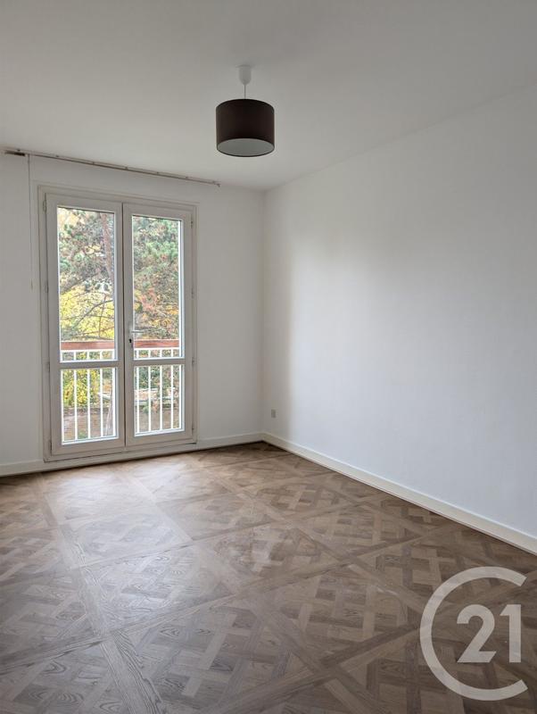 Appartement - 99 m² - 5 pièces