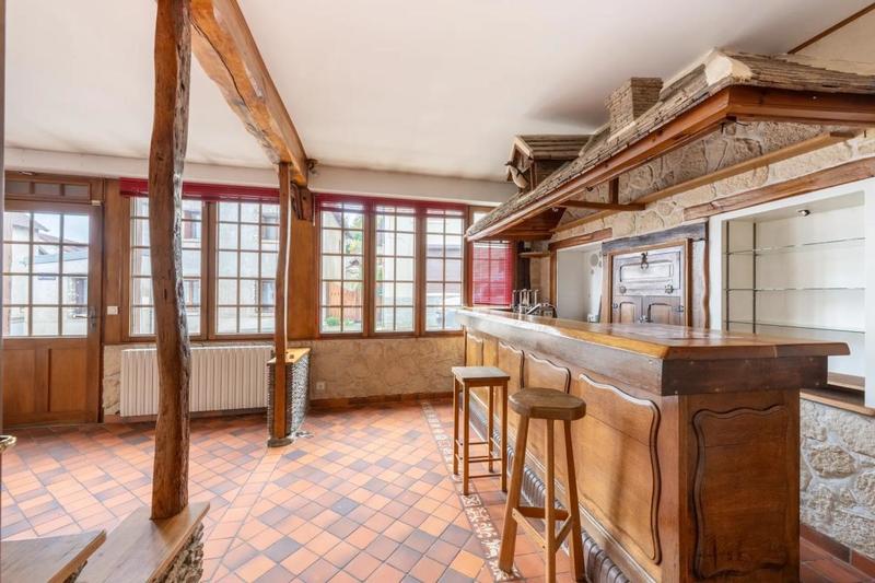 Maison - 206 m² - 8 pièces