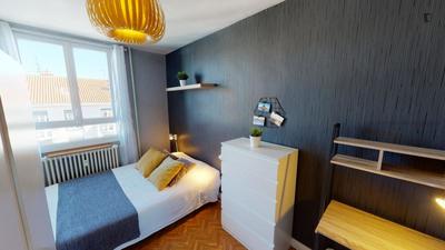 Chambre - 11 m² - 4 pièces