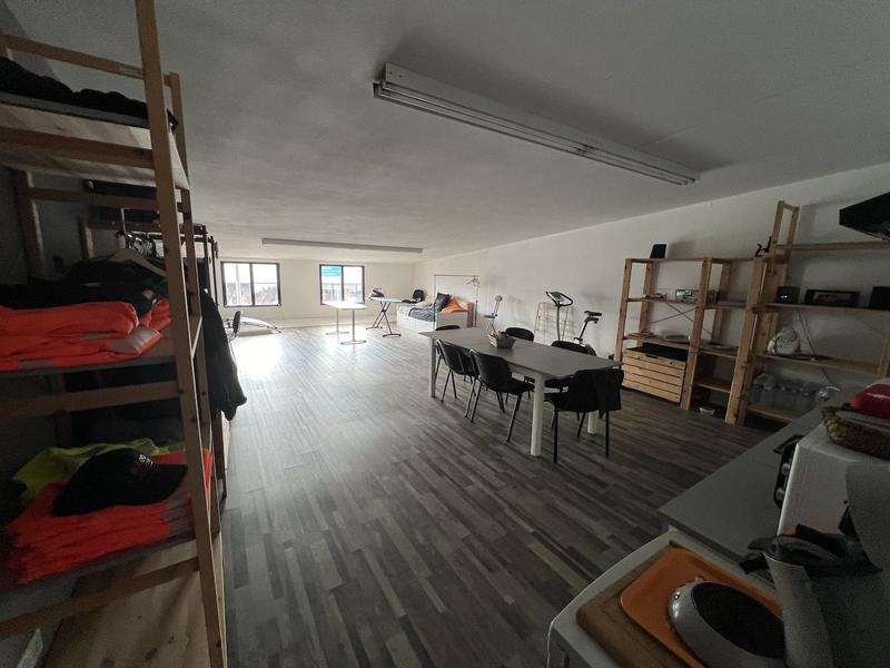 Local commercial - 240 m² - 5 pièces