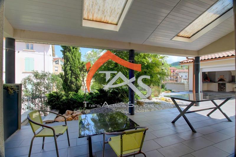 Maison - 137 m² - 5 pièces