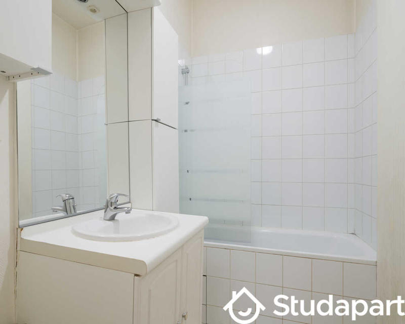 Chambre - 130 m² - 1 pièce