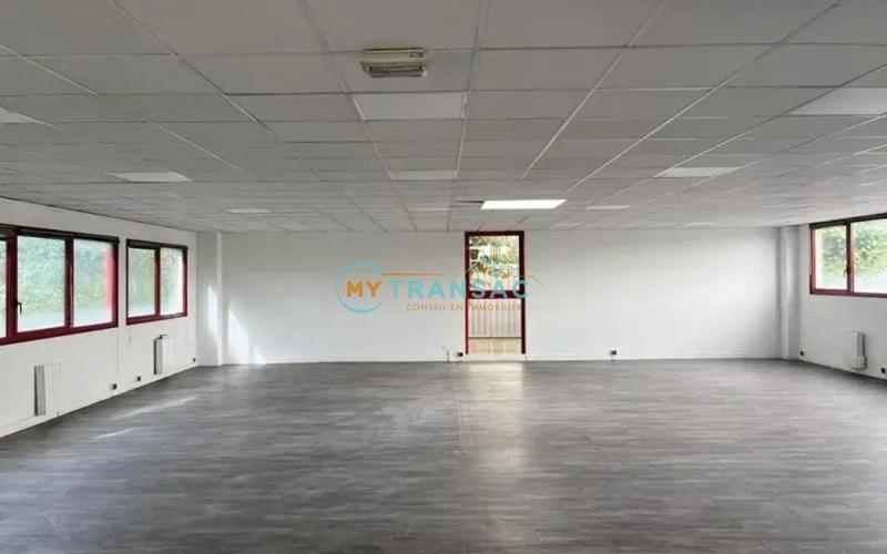 Local d'activités - 1 044 m²