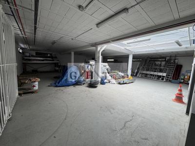 Entrepôt - 730 m²