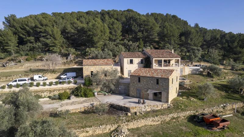 Propriété - 175 m² - 13 pièces