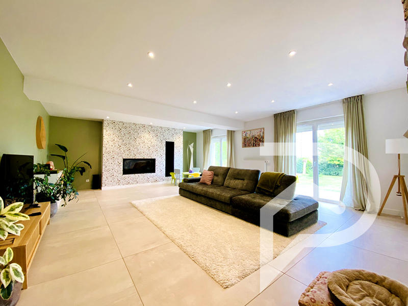 Maison - 205 m² - 8 pièces