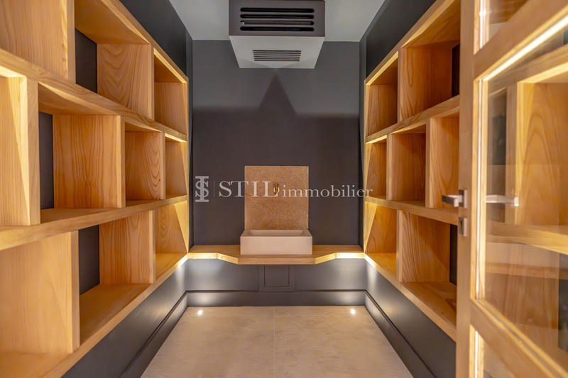 Villa - 370 m² - 6 pièces