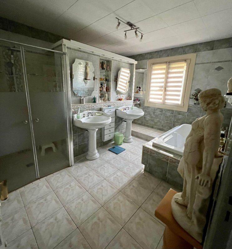 Maison - 380 m² - 12 pièces