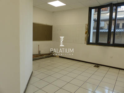 Local commercial - 75 m² - 5 pièces