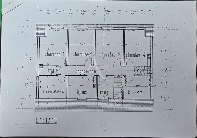 Maison - 225 m² - 8 pièces