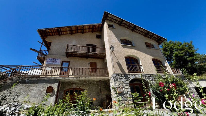 Maison - 400 m² - 12 pièces