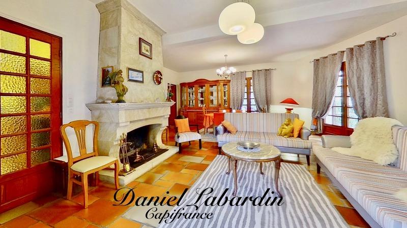 Maison - 235 m² - 8 pièces