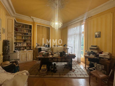 Maison - 337 m² - 13 pièces