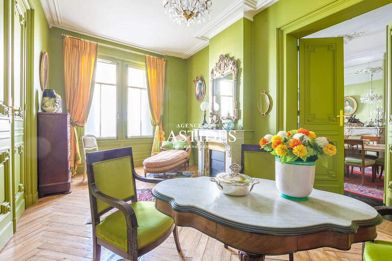 Maison - 262 m² - 10 pièces