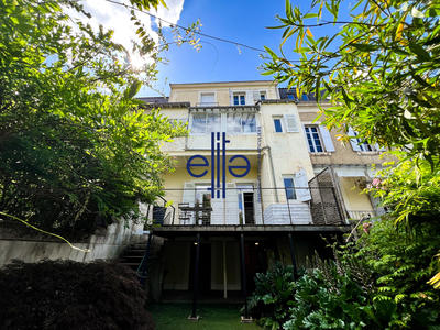 Maison - 204 m² - 9 pièces