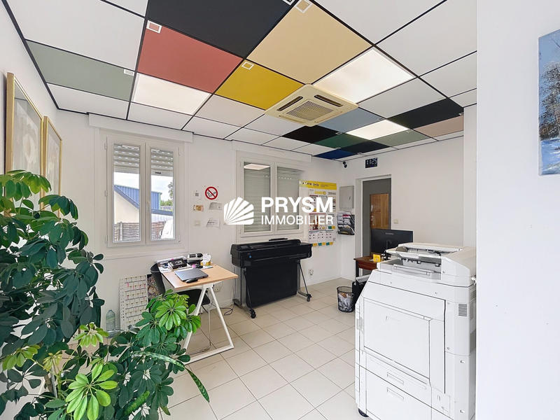 Local d'activités - 242 m²