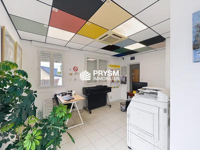 Local d'activités - 242 m²