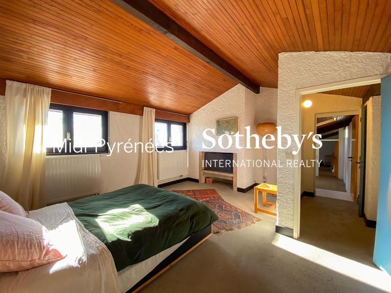 Maison - 232 m² - 9 pièces