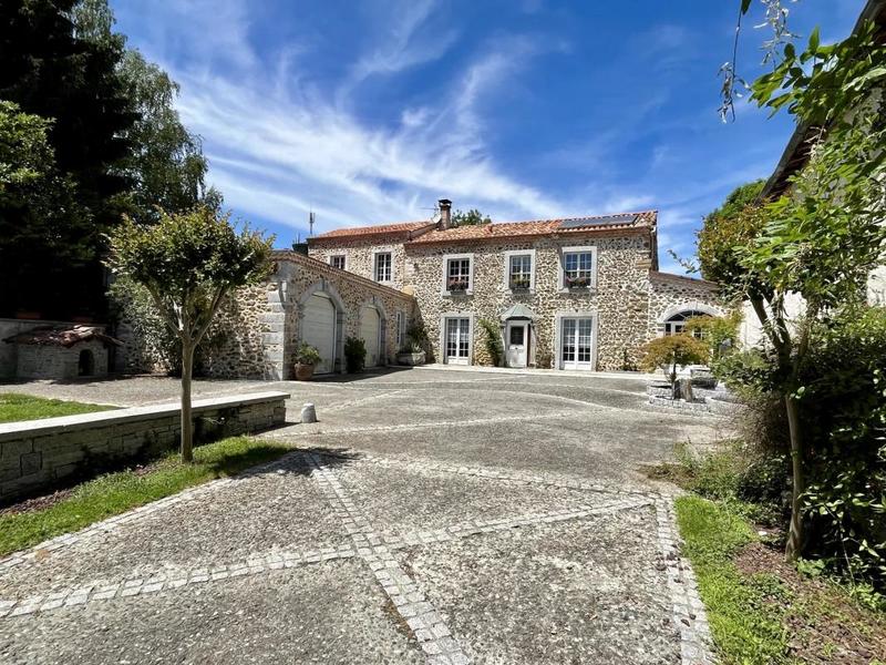 Maison de village - 248 m² - 10 pièces