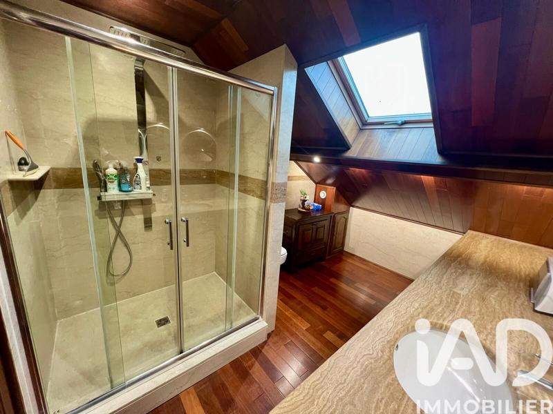 Maison - 177 m² - 8 pièces