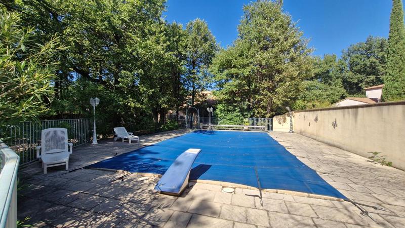 Maison - 202 m² - 6 pièces