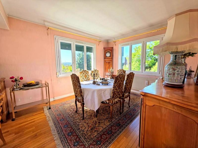 Maison - 219 m² - 7 pièces