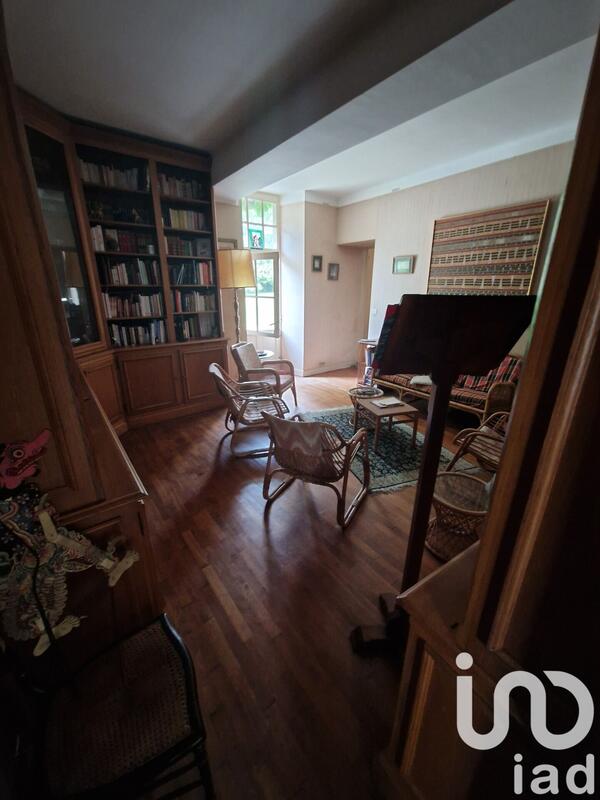 Maison - 567 m² - 12 pièces