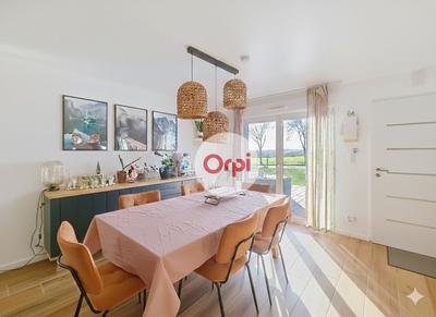 Maison - 96 m² - 5 pièces