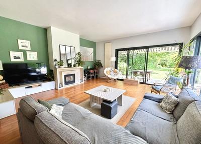 Maison - 180 m² - 8 pièces