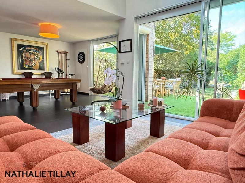 Maison - 284 m² - 9 pièces