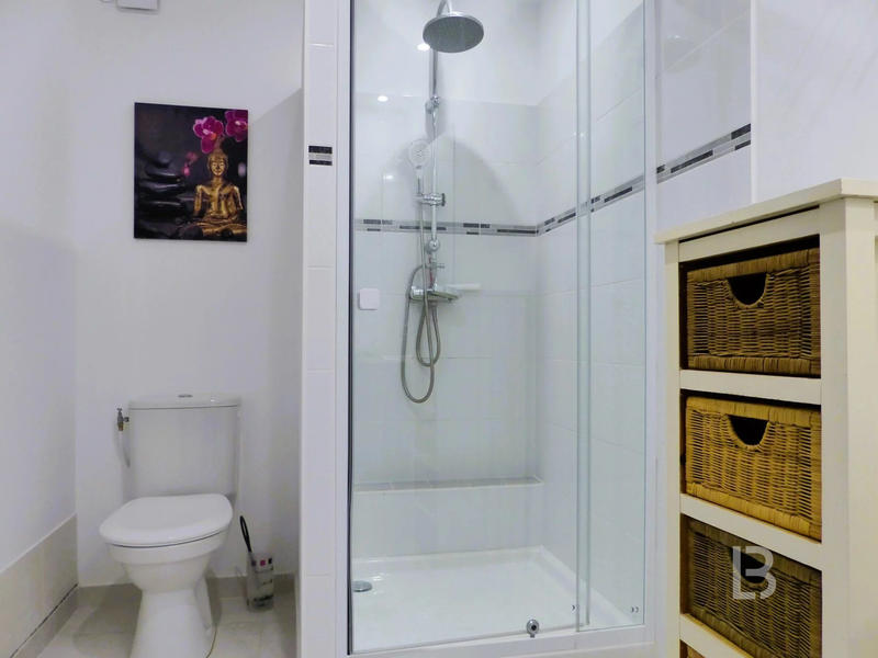 Maison - 229 m² - 9 pièces