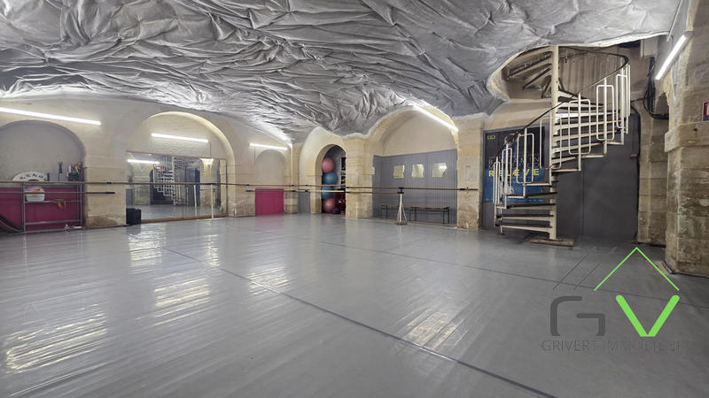 Local commercial - 322 m² - 8 pièces