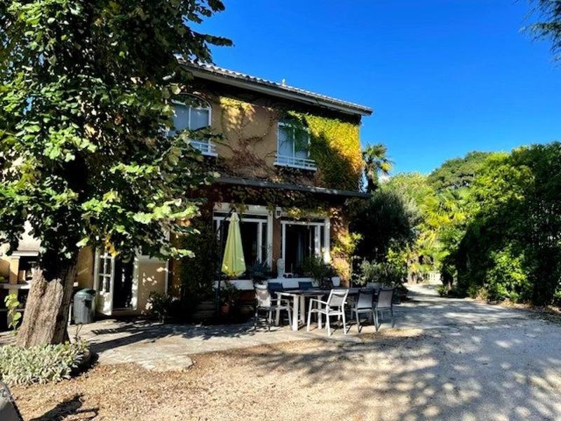 Maison - 250 m² - 7 pièces