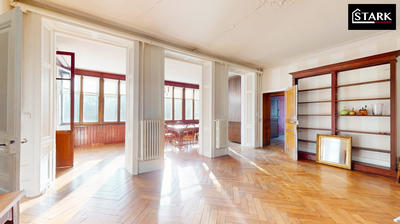 Maison - 274 m² - 10 pièces