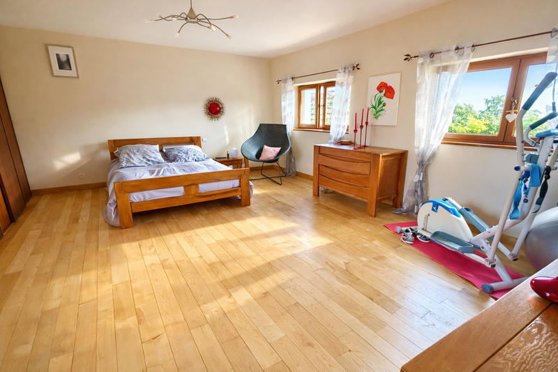 Propriété - 255 m² - 9 pièces