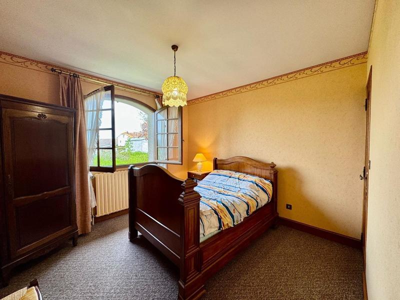 Maison - 254 m² - 9 pièces