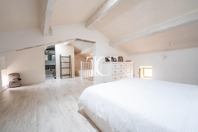 Maison - 537 m² - 12 pièces