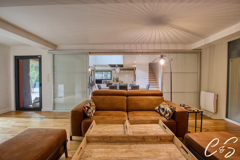 Maison - 240 m² - 6 pièces