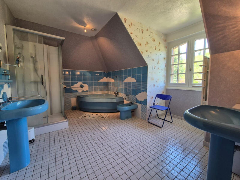 Maison - 222 m² - 7 pièces