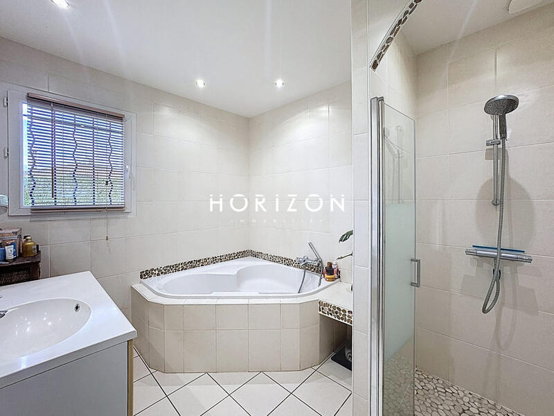 Maison - 120 m² - 5 pièces