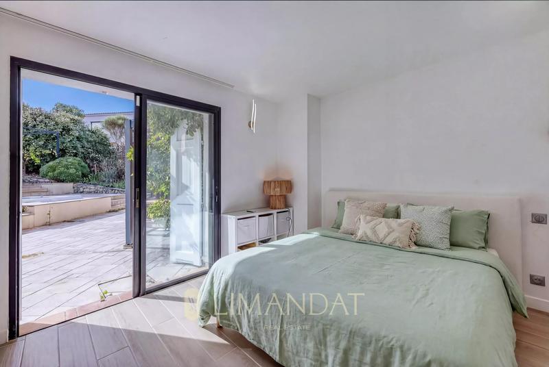 Villa - 300 m² - 6 pièces